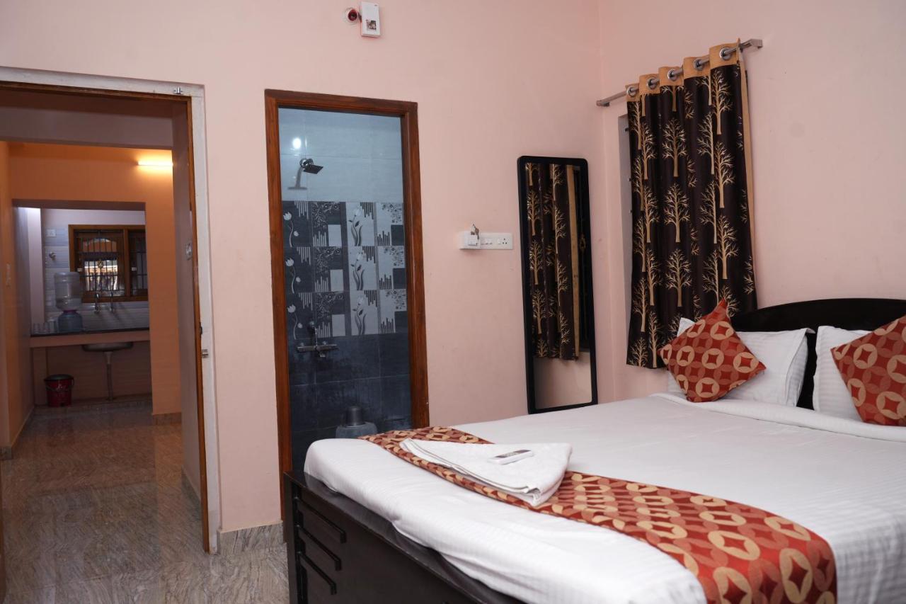 Alexa Home Stay ตีรูปาติ ภายนอก รูปภาพ