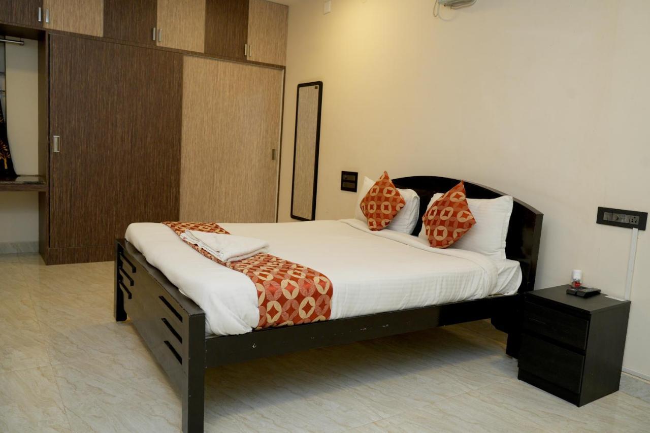 Alexa Home Stay ตีรูปาติ ภายนอก รูปภาพ
